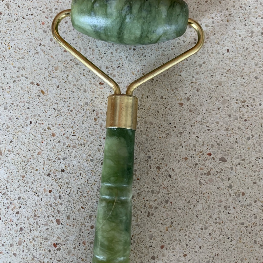 Jade face roller